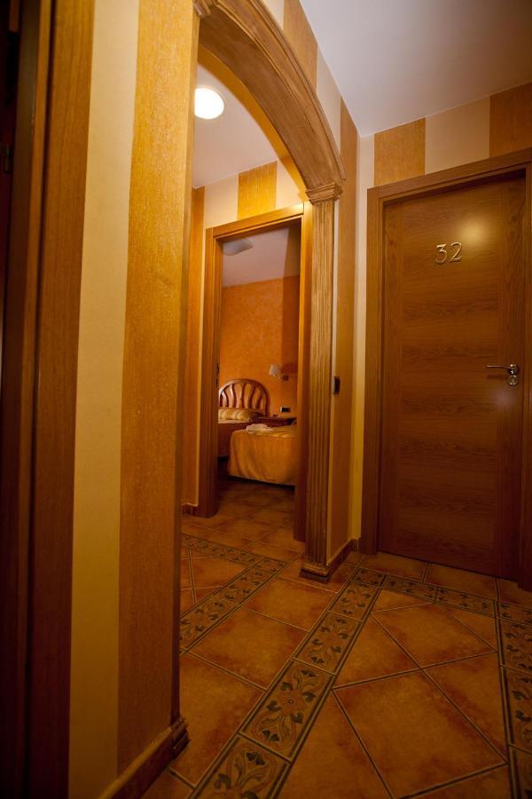 Hostal Castilla Mocejon Exterior photo